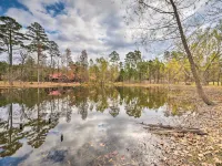 Hot Tub: 'Little Bear's Pond' Broken Bow Cabin Hotels in Broken Bow