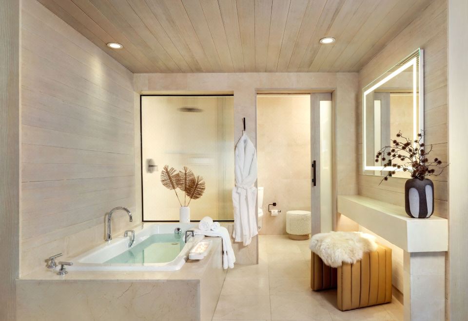 Huntley Santa Monica Beach Over view