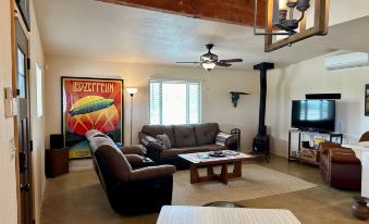 Spy Mountain Hideaway on 5 Acres W/ Hot Tub & Privacy! 1 Bedroom Home by RedAwning