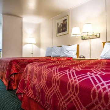 Rodeway Inn & Suites Brunswick Near Hwy 1