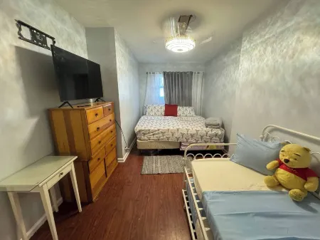 Huge 3 Bedrooms Apt 15 Minutes to NY City Отели в г. Фэрвью