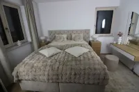 House by the lake with access Hotels in Zeuthen