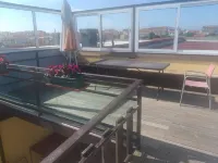 Lakefront 500 meters from the seafront. Pets accepted.