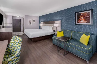 La Quinta Inn & Suites by Wyndham Santa Rosa Hotels near Route 66 Auto Museum