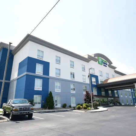 Holiday Inn Express & Suites CARYVILLE by IHG