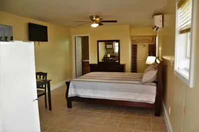 Private One Bedroom Cottage- Bonefish Creek