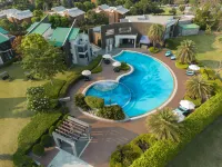 Namah Resort Jim Corbett, A Member of Radisson Ind - piscina