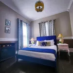 Petfriendly 2-bedroom apartment with AC only on bedroom & WiFi in Norwich