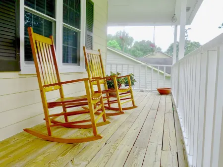 Yavonne's House, a cozy space designed with your comfort in mind. Отели рядом с достопримечательностью «Парк Пайн Лог»