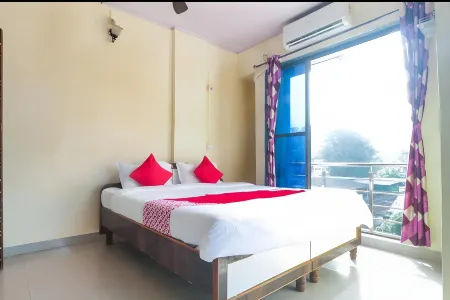 Ghansar Lodge Отели рядом с достопримечательностью «Shrivardhan beach/समुद्र किनारा»