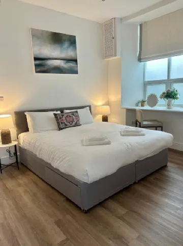 Coastal Ground-Floor Apartment with Sea Views – Dog Friendly