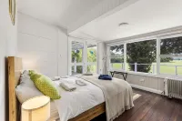 4 Bedroom Farm Cottage on Bellingen River