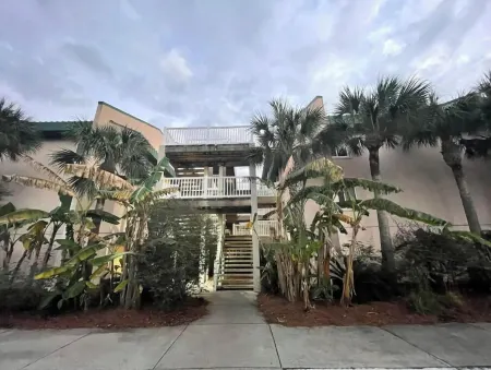 Redesigned condo in oceanfront community! Отели рядом с достопримечательностью «St Simons Island»