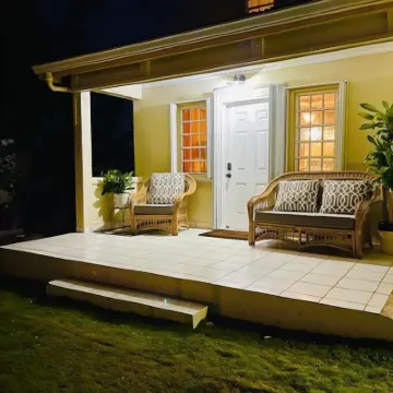 My Home Your Vacay - A short drive to the beach โรงแรมใน