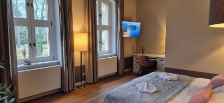 Hotel Schloss Hohenbocka Отели в г. Гайерсвальде