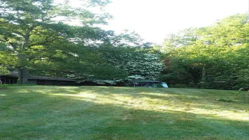 A Country Guest House Just 21-32 Minutes Bridgeport or New Haven Universities. Hotels in Shelton