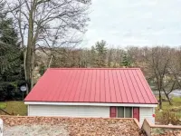Payne's Lakeside Cottage with Private Beach