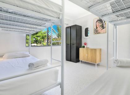 Palms on Parker Backpackers