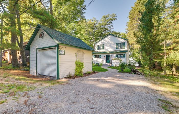 Higgins Lake Vacation Rental w/ Lake Views & Deck!