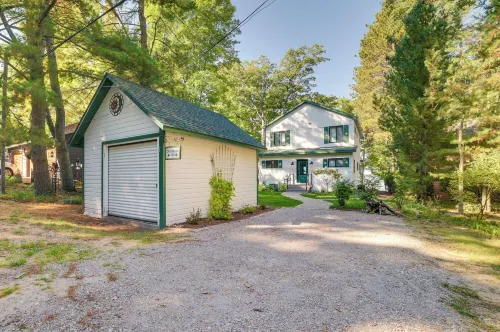 Higgins Lake Vacation Rental w/ Lake Views & Deck! - Wifi