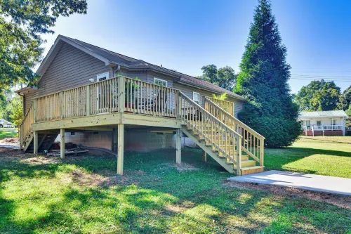 Central High Point Home < 1 Mi to Downtown! - Holiday bungalows
