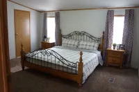 Altmar Rental on Salmon River and C5A Snowmobile Trails, huge private yard space Hotels in Altmar