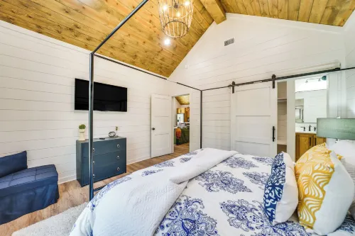 No Stairs Sleeps 10 Outdoor TV, Fire Pit, Pets - 3 estrellas