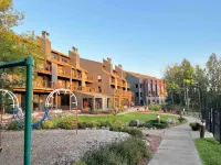 Lutsen Ski-In/Ski-Out Townhome w/Pool and Hot Tub Access!