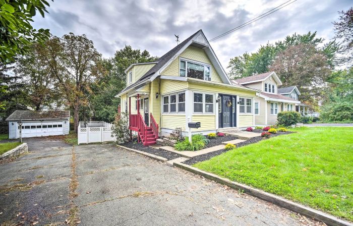 Pet-Friendly Latham Retreat ~ 7 Mi to Albany!