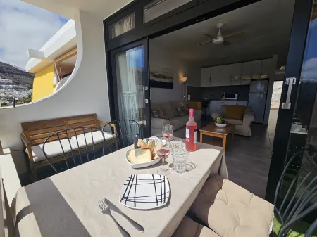 Apartment with Sea View Close to the beach