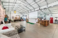 7Br Red Barn Ranch- Pool • Hot Tub • Game Room • Sleeps 18 + Onsite Farm Stand