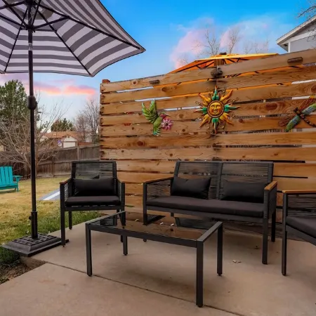 NEW! LUX Home-Hottub-Firepit-Games-6TVs-13m to Den