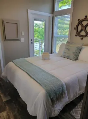 Naturalist Boudoir Lake House, Tiny House On Water 哈丁縣住宿飯店