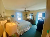 Waterfront Escape! 4BR/2BA on Canal, Sleeps 14 – Boat & Family Ready! Holden - 3 stjerner