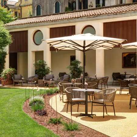 Hotel Indigo VENICE - SANT'ELENA by IHG Отели рядом с достопримечательностью «Ле-Виньола»