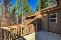 Stunning Forest Retreat - Walk to Upper Truckee River!