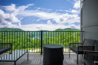 Lake Views • Modern Center Hill Home w/ Lake Trail