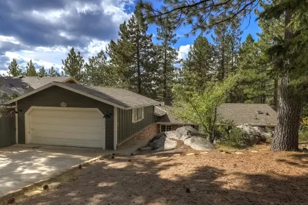 New Zephyr Cove Zen - Hot Tub & Summer Pool