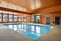 Super 8 by Wyndham la Crosse - Pools