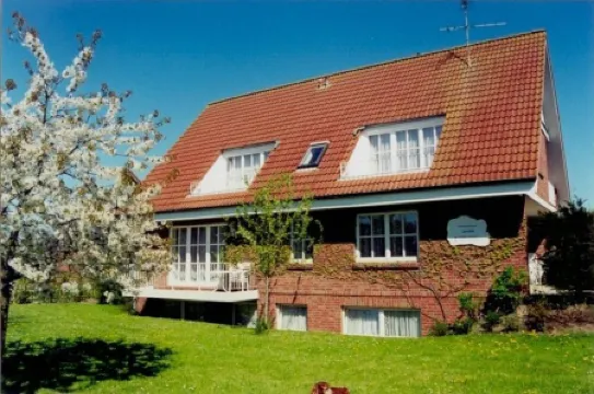 Vacation apartment for 2-4 pers. between forest and waves