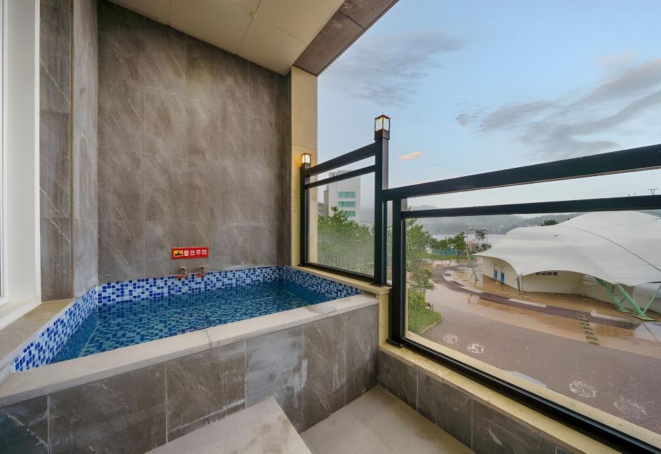 여수 삼학1947풀빌라 객실