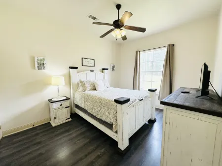 Perfect for Relaxation and Privacy - Spacious Tranquil Haven