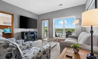 Waters Edge Retreat - For 6!