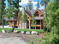 Luxury Log Home: 2 King Suites, Hot Tub, Fire Pit Near Skiing + All Winter Fun Отели в г. 