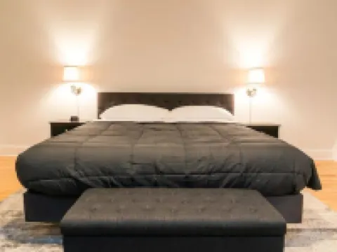 MJ's Penthouse ,a piece of paradise on Monroe's historic square Hotels in Monroe