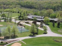 Gorgeous Chalet Getaway with Cabin Feel sleeps 10 at Innsbrook Resort Hotels in Innsbrook