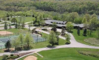 Gorgeous Chalet Getaway with Cabin Feel sleeps 10 at Innsbrook Resort