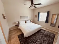 Hot Tub & Garage access!