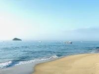 Come and Relax in this Quiet Space and Enjoying Sunsets by the Pool!