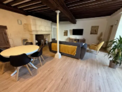 La Loge Lingone-garage privatif Hotels in Langres